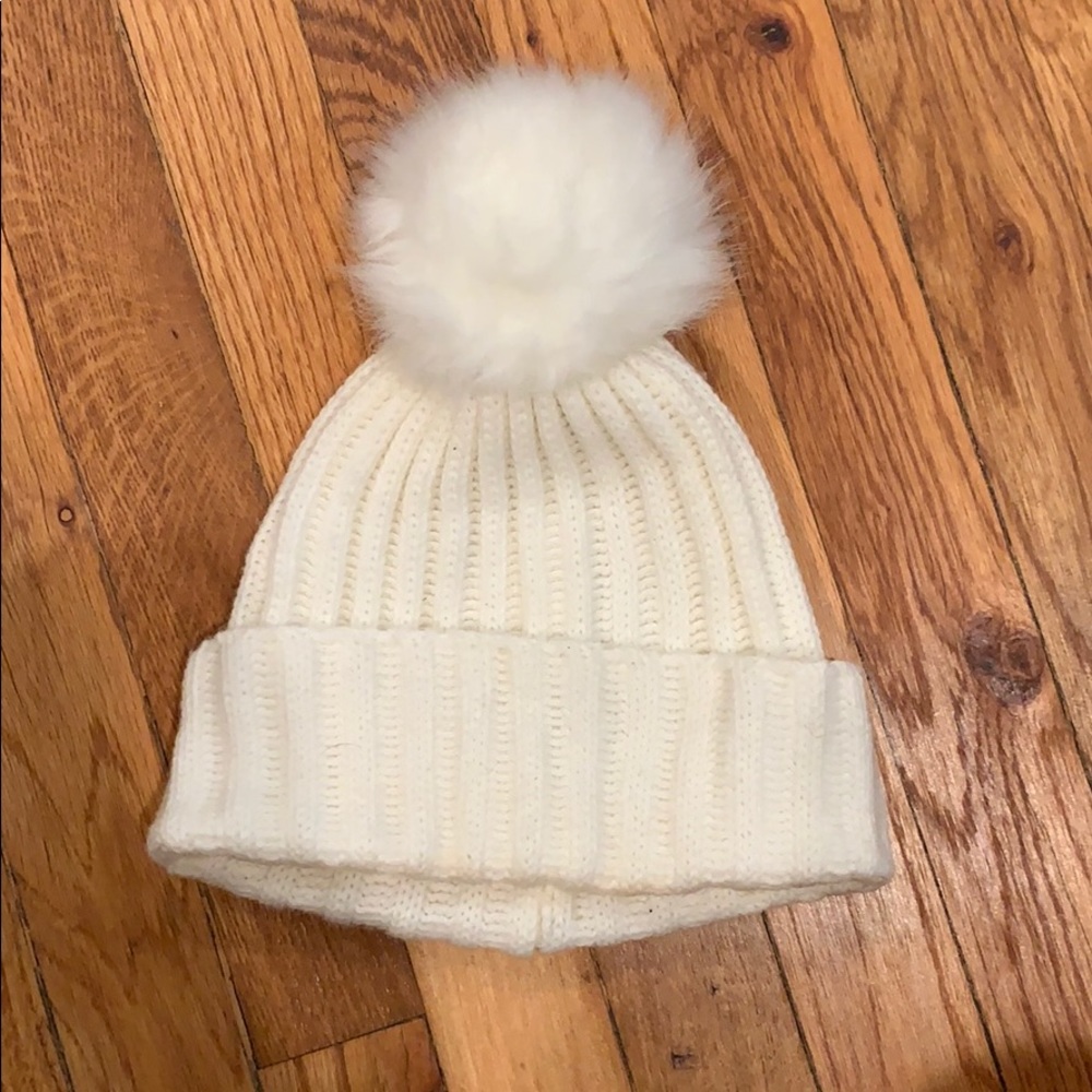 A white winter hat